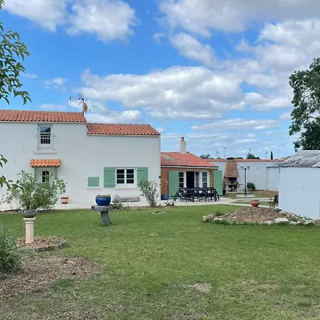 Maison De La Vallee * Périgny